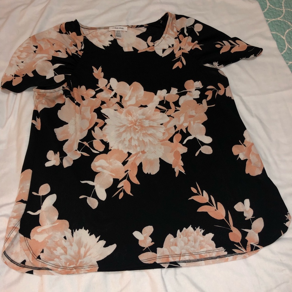 ♥️$12 Calvin Klein flower blouse Sz. L